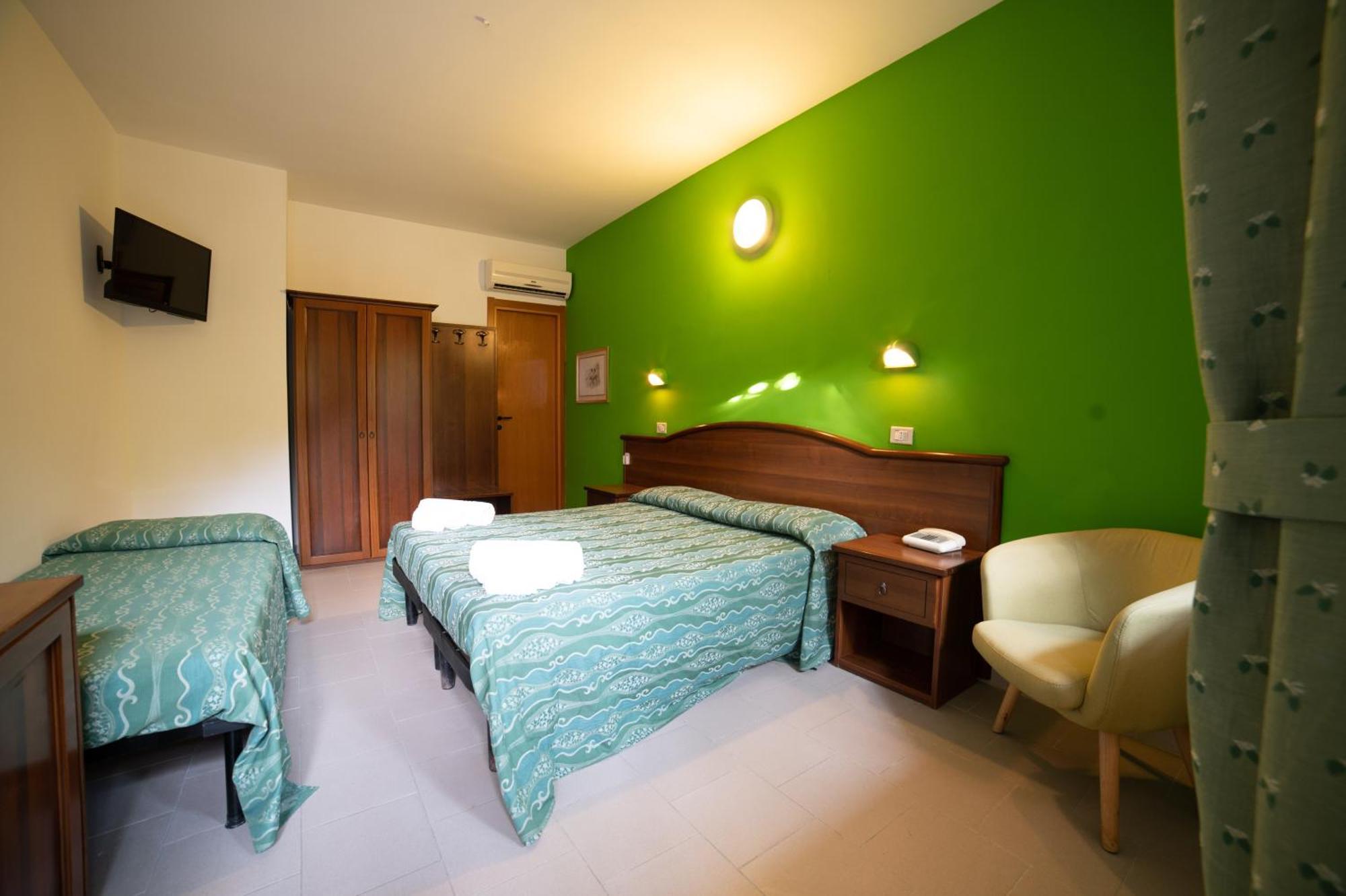 Hotel Villa A Mare Rodi Garganico Exterior photo